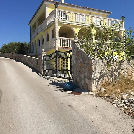 Casa de hóspedes Kamenar 3*