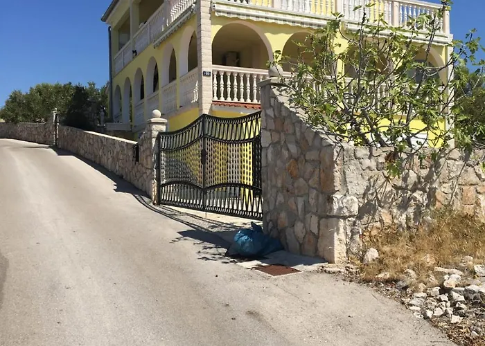 Casa de hóspedes Kamenar 3*